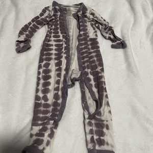 Kyte baby snap romper in Taro Riptide 6-12 months